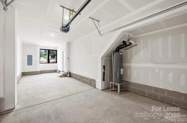Building Photo - 215 Freeland Ln