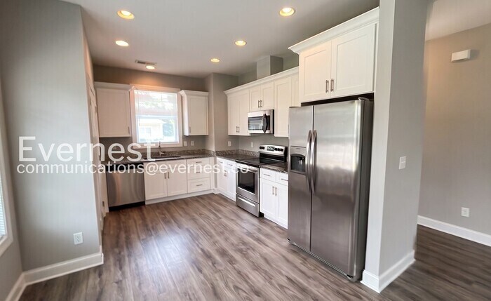 Building Photo - 5347 Roosevelt Rd