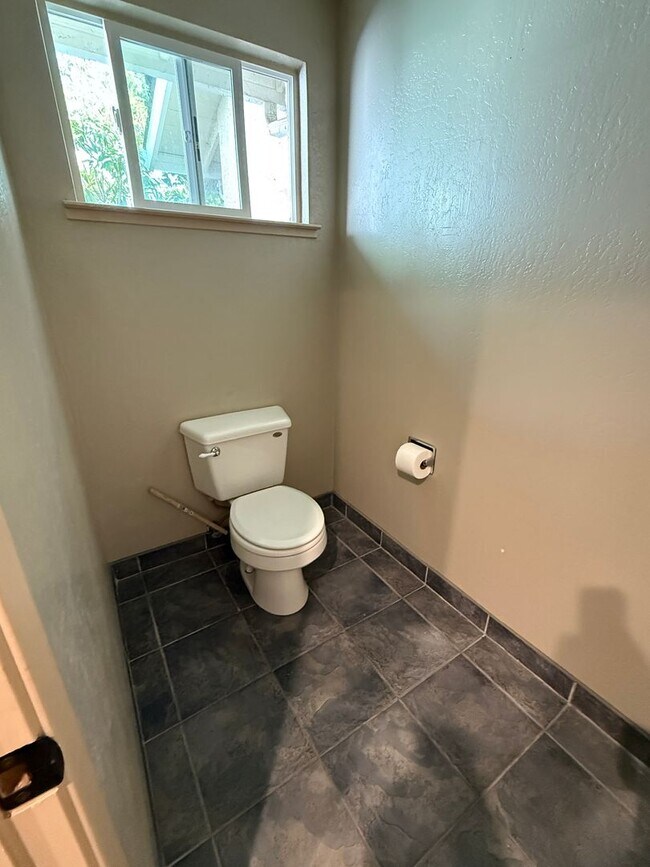 Building Photo - 131 Fountainhead Ct