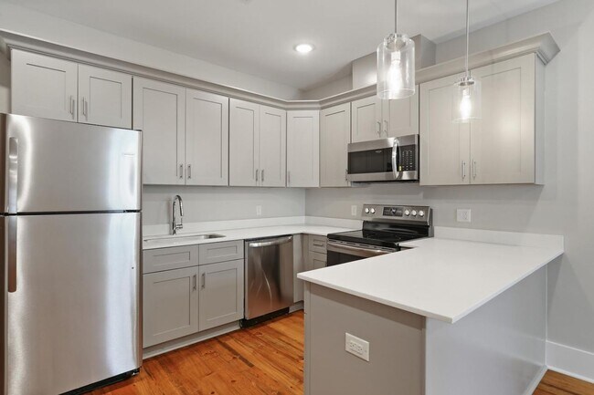 Building Photo - Stunning Historic Carriage House one block off of St. Charles!