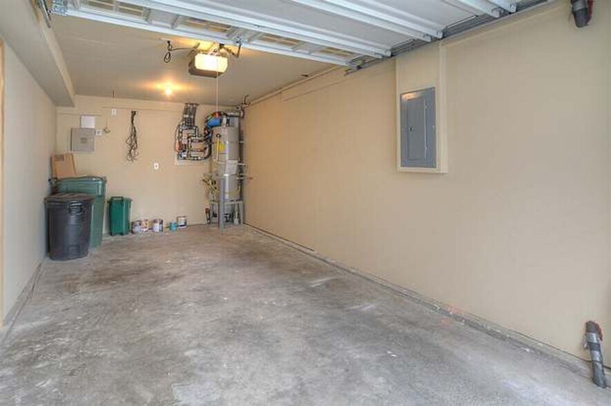Building Photo - 1139 N 94th St