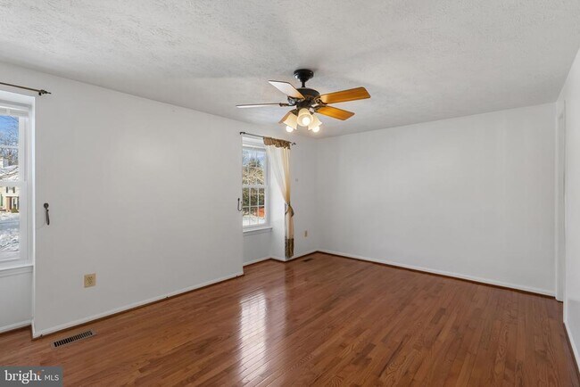 Building Photo - 10877 Olde Woods Way