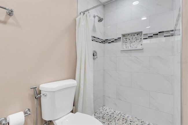 Building Photo - 315 Buttonwood Ln