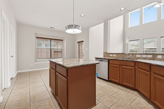 Building Photo - 24526 Avellino Ct