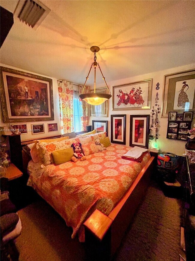 Building Photo - 972 SW 6th Ave