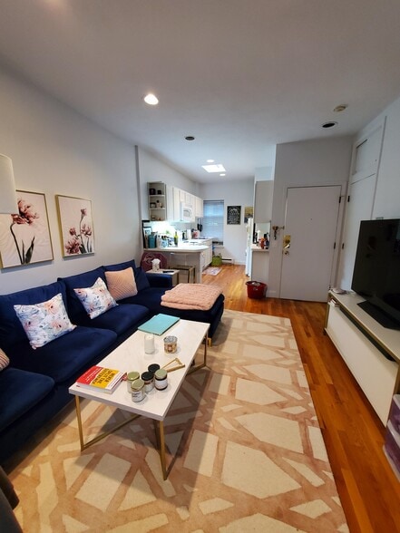 Building Photo - 35 Westland Ave