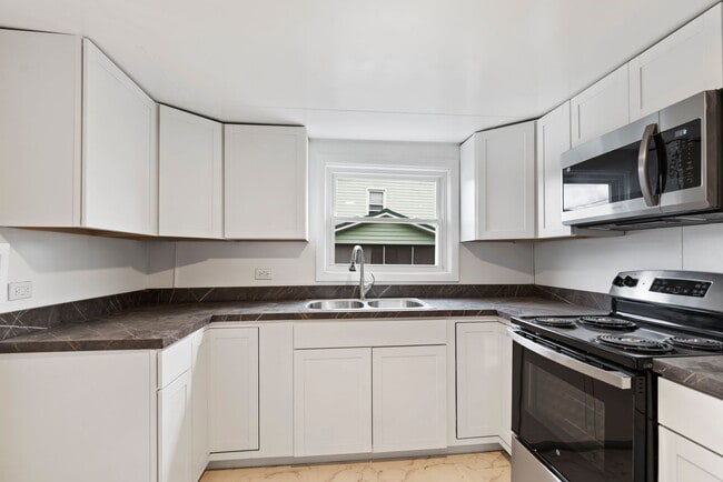 Building Photo - OPEN HOUSE –Thursday, June 5 fom 10:00 AM ...