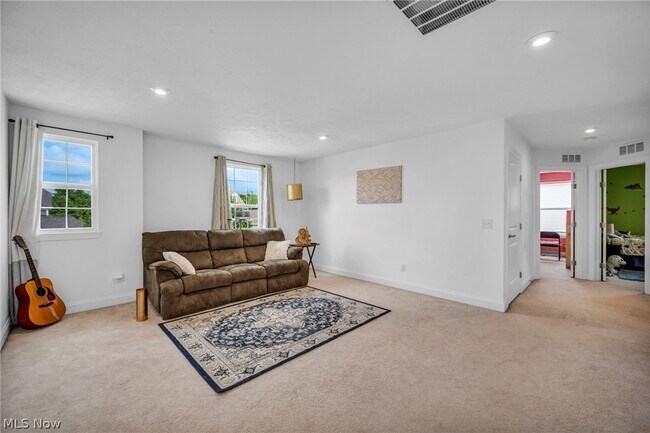Building Photo - 172 Harvester Dr