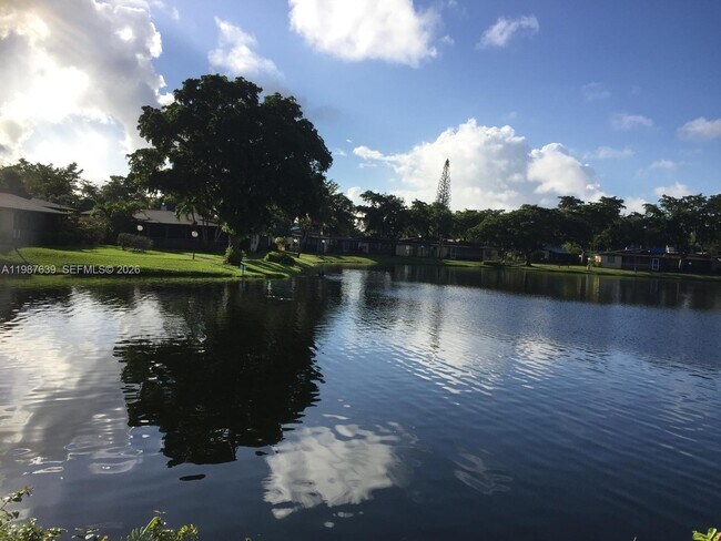 Building Photo - 516 Briarwood Cir