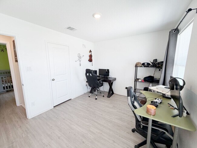 Building Photo - 8935 Astral Pl