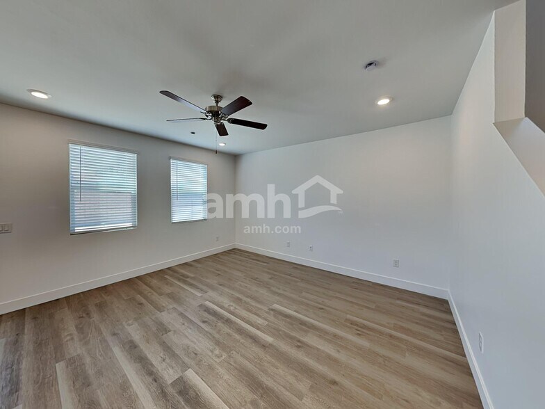 Building Photo - 6490 E Paseo Alga