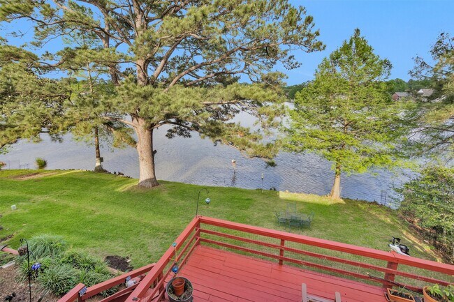 Building Photo - 1502 Wimbledon Dr