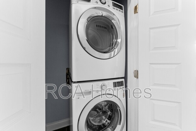 Building Photo - 613 E New York St