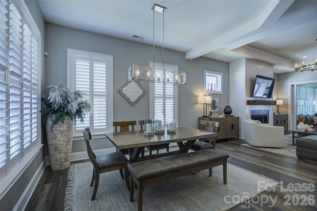 Building Photo - 82132 Standing Oak Dr