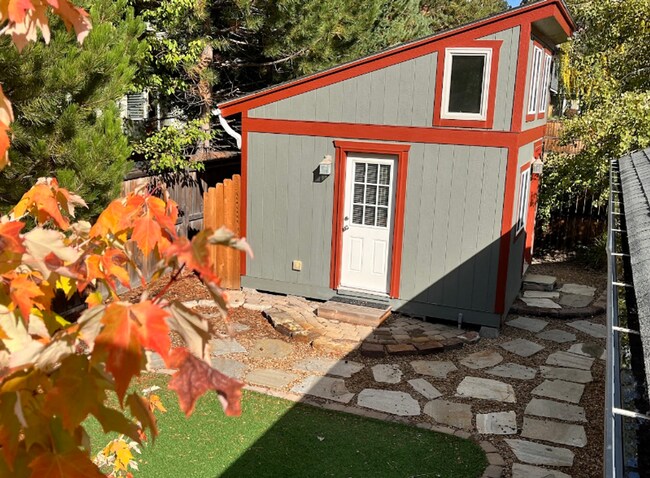 Building Photo - Spacious Westside 3-Bdrm + office & fenced yard!