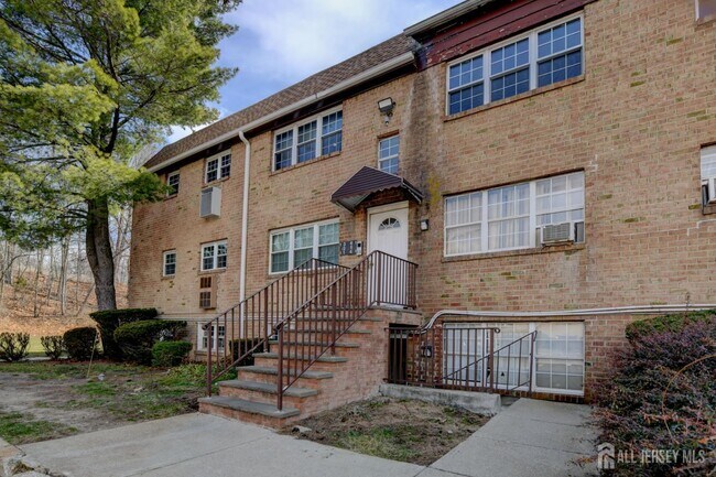 Building Photo - 6 College Dr