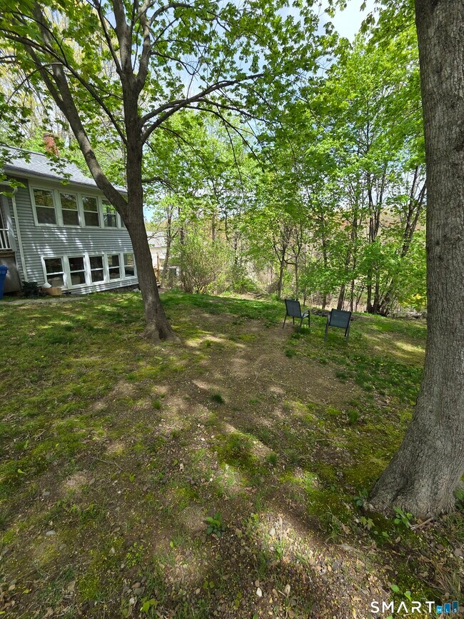 Building Photo - 22 Lakeview St