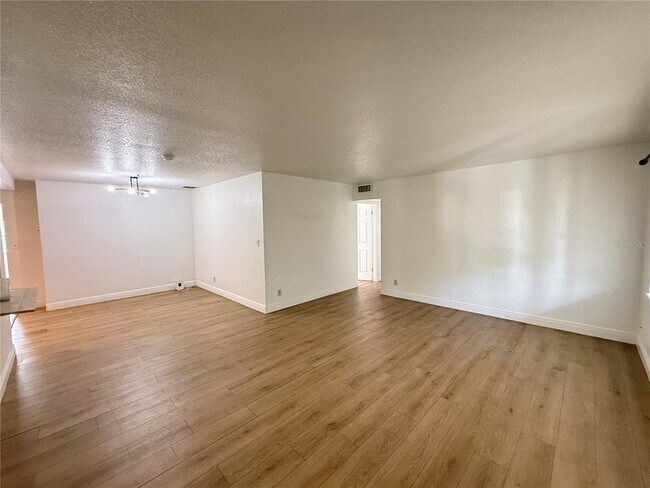 Building Photo - 524 N Lakemont Ave