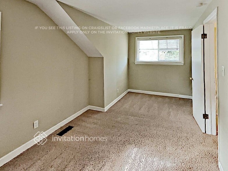 Building Photo - 7162 N Moody Ave