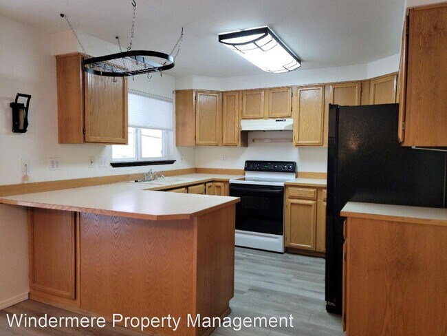 Building Photo - 3 br, 2.5 bath House - 943 NE Winston Drive