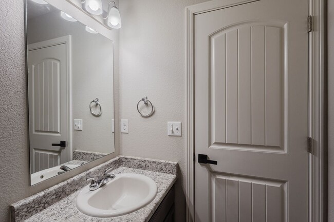 Building Photo - Beautiful 3-Bedroom Home in Ventana | Pool Community Near Fort Carson