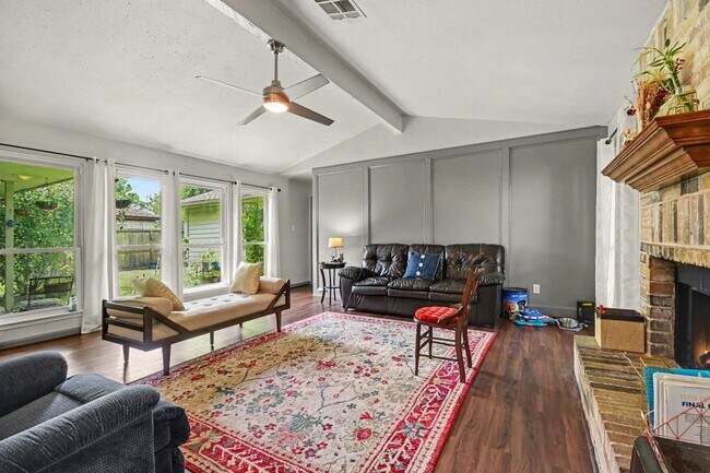 Building Photo - 423 Merriweather St