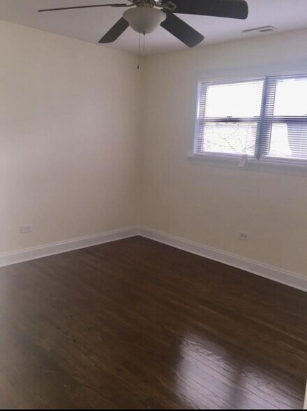 Building Photo - 1344 W Chase Ave