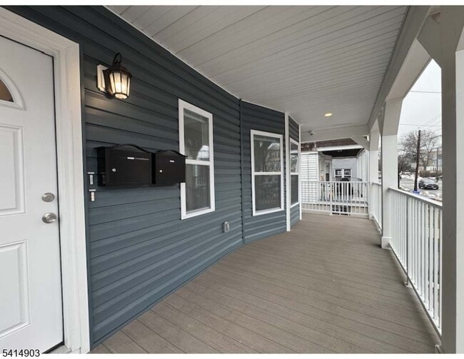 Building Photo - 139 Claremont Ave