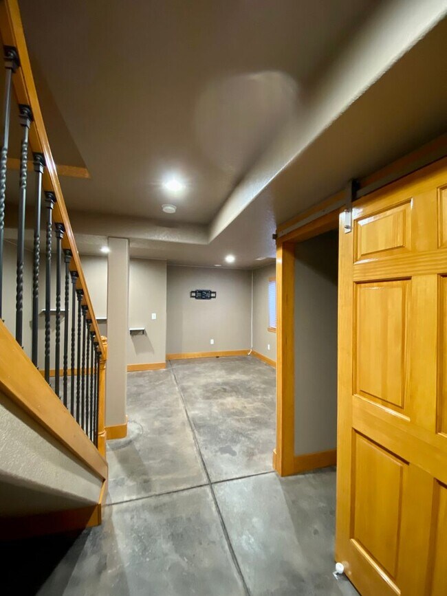 Building Photo - Immaculate 4 bed 3.5 Bath with Mountain Views and Unique Amenities!  Pet Friendly! Desirable 80922!