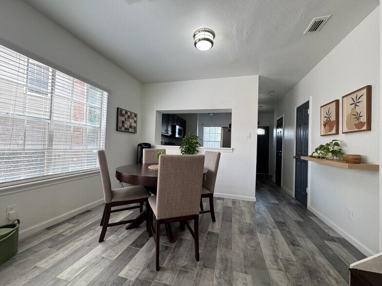 Building Photo - 22 Cross Cyn