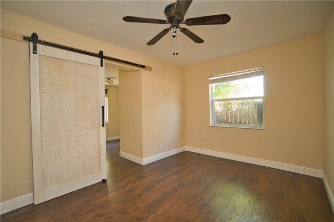 Building Photo - 412 SW 13th St