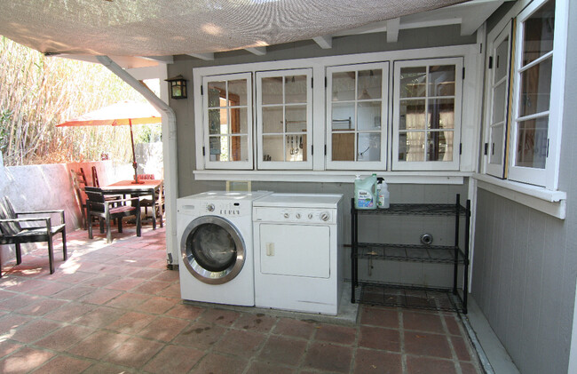 Building Photo - 156 S Topanga Canyon Blvd