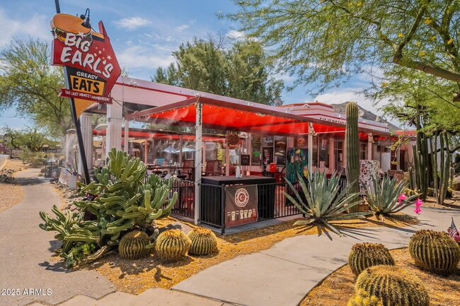 Building Photo - 6041 E Valley Way