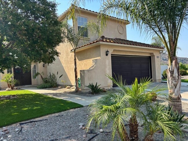 Building Photo - 2476 Fallbrook Pl