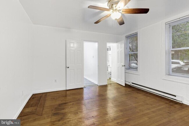 Building Photo - 600 E Girard Ave