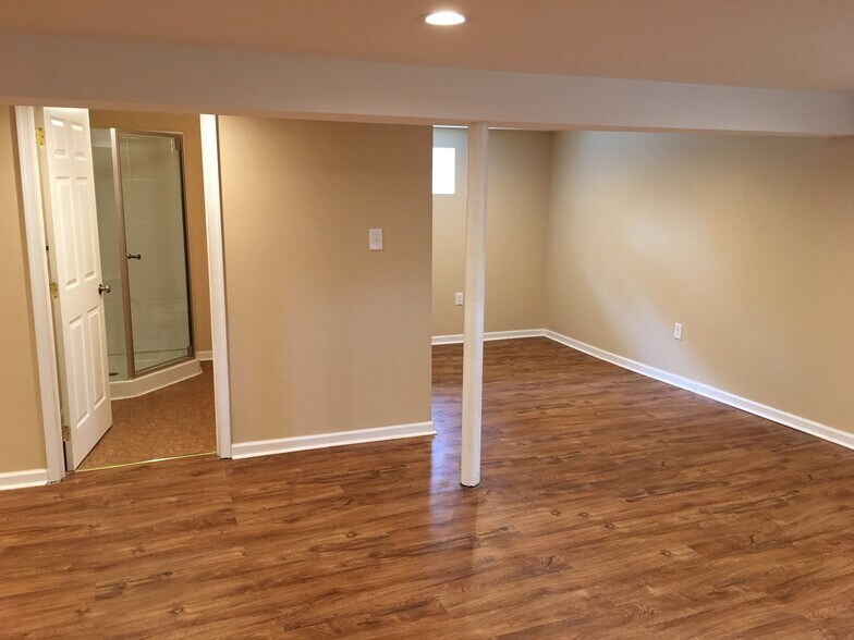 Building Photo - 2037 Terrace Drive