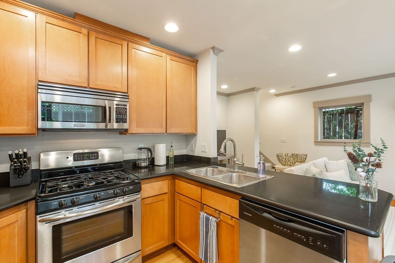 Building Photo - 316 19th Ave