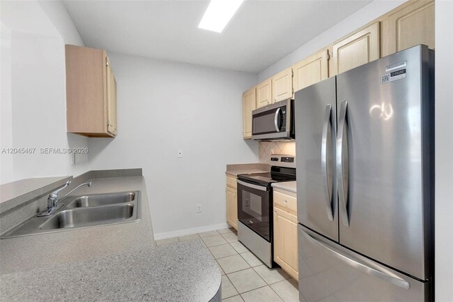 Building Photo - 2665 SW 37th Ave