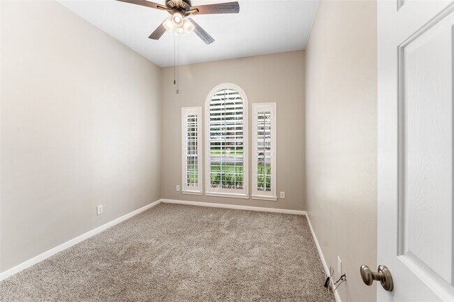 Building Photo - 5935 Sawyer Bend Ln