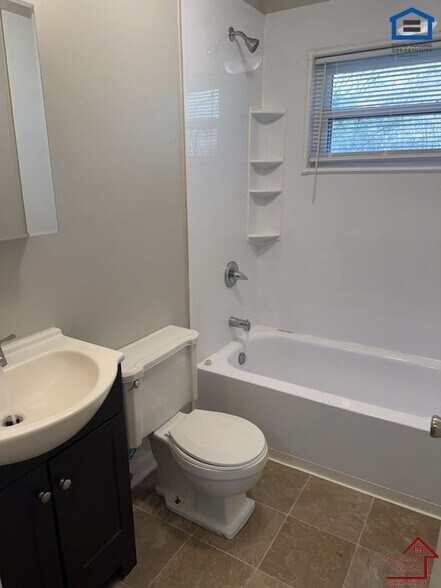 Building Photo - 1231 Helena Dr