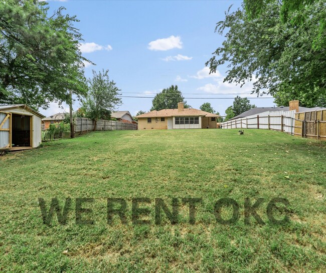Building Photo - 3016 Shadybrook Dr