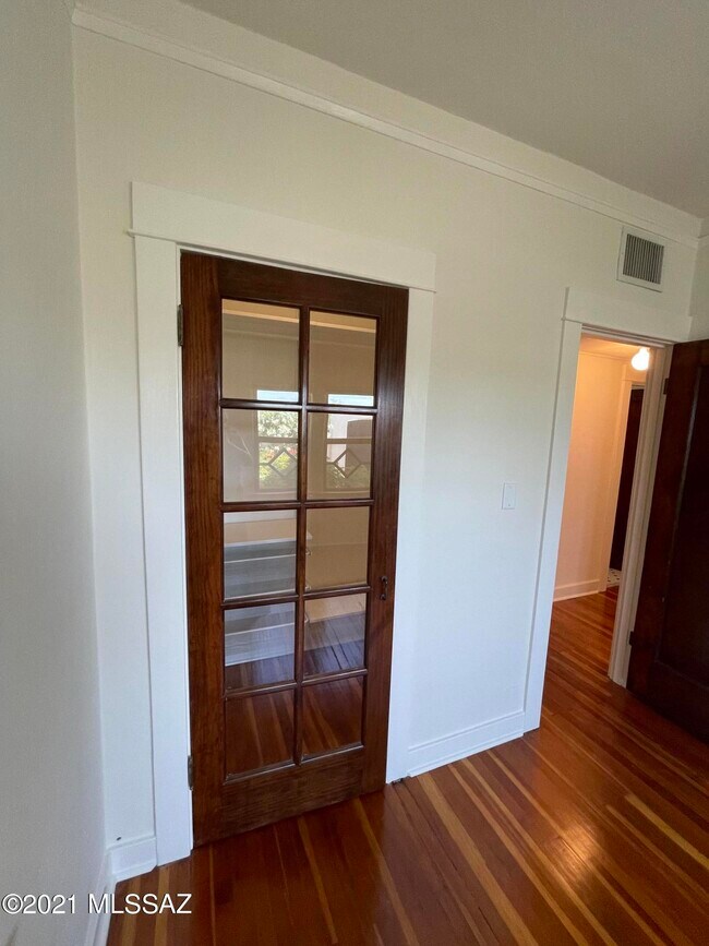 Building Photo - 1041 E Grant Rd