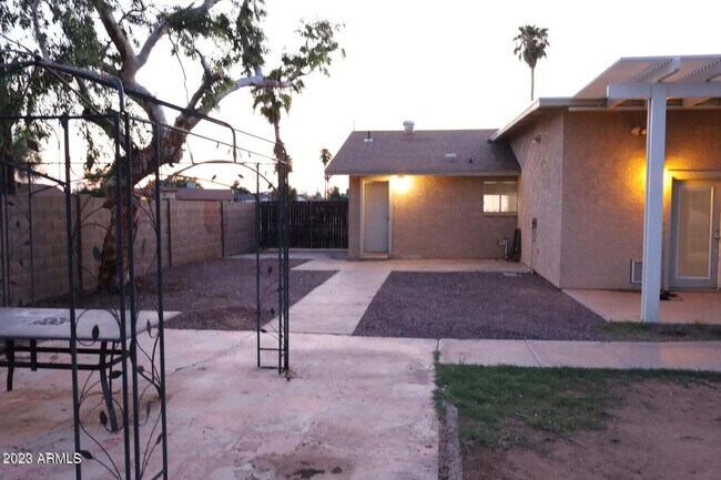 Building Photo - 557 S Sunwood Cir