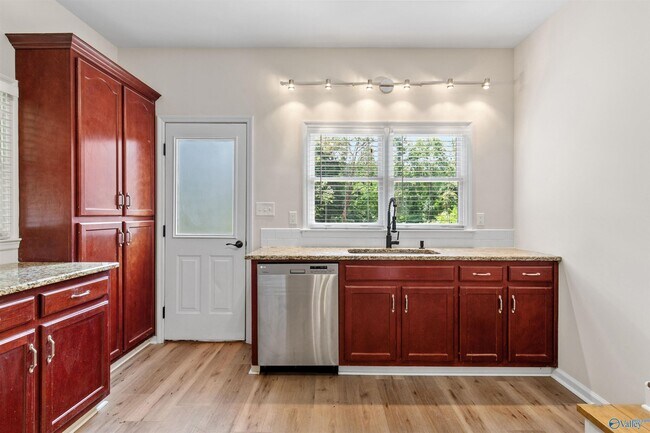 Building Photo - 285 Ruby Dr