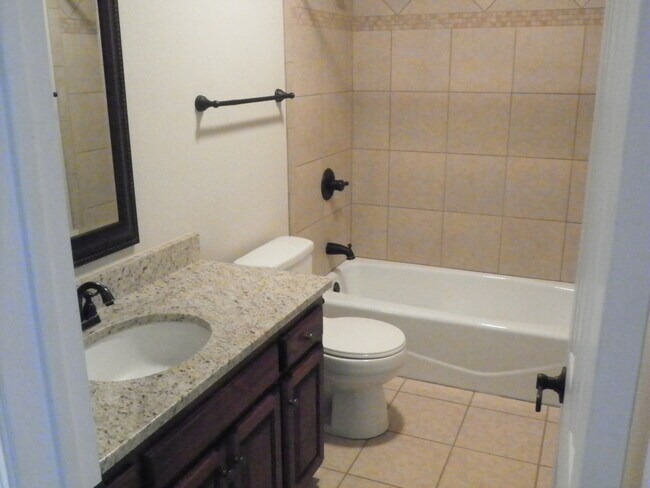 Building Photo - SPECTACULAR NEWER HOME, FIREPLACE, FORMAL ...