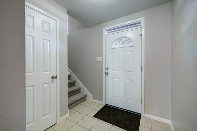 Building Photo - 7913 Ellinger Ln