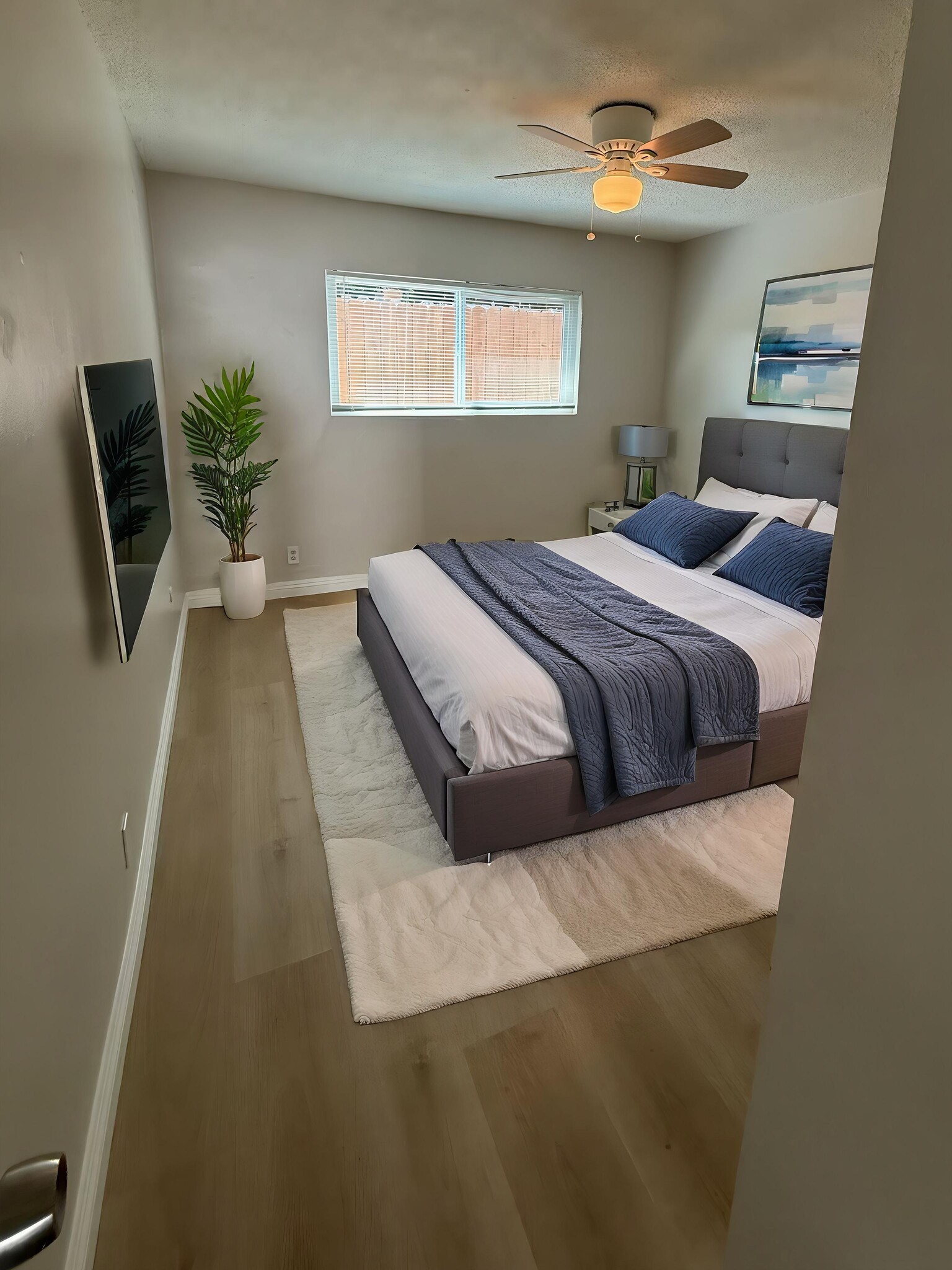 Building Photo - 503 W Linda Vista Ave