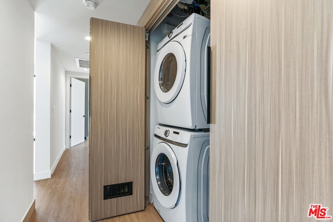 Building Photo - 3688 Overland Ave