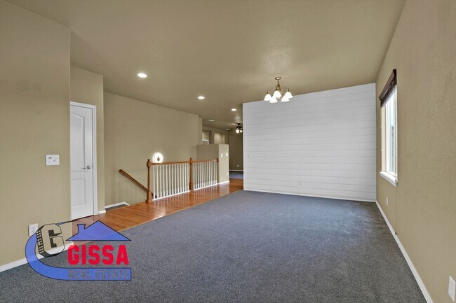 Building Photo - Beautiful ranch style home available to mo...