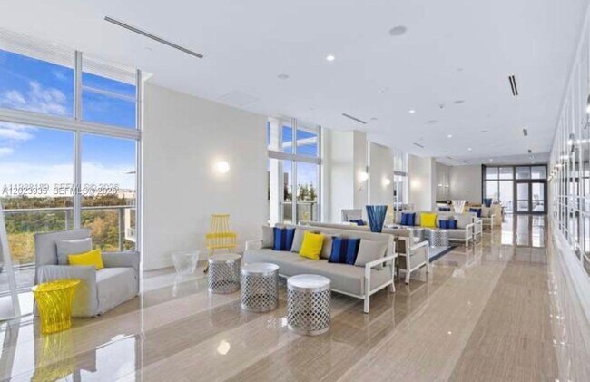 Building Photo - 2000 Metropica Wy